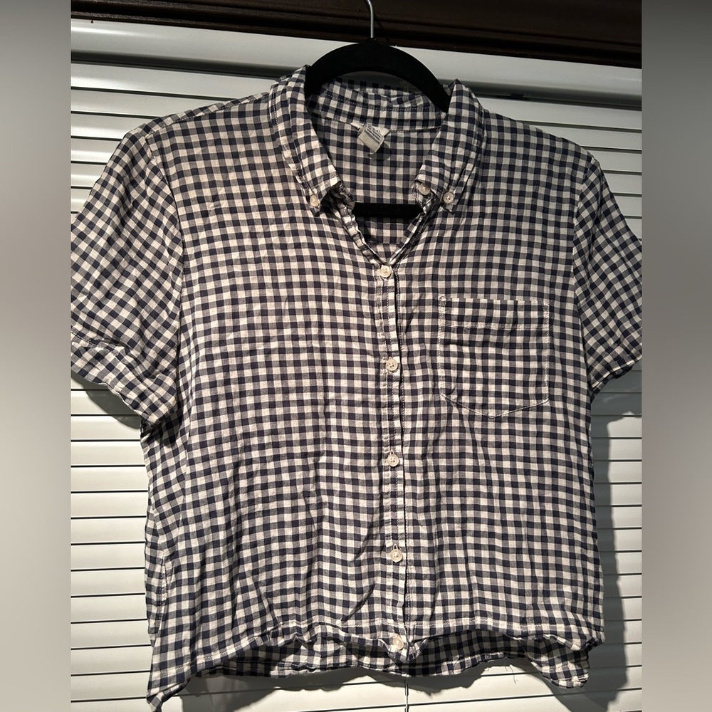 Cropped gingham button-up tee